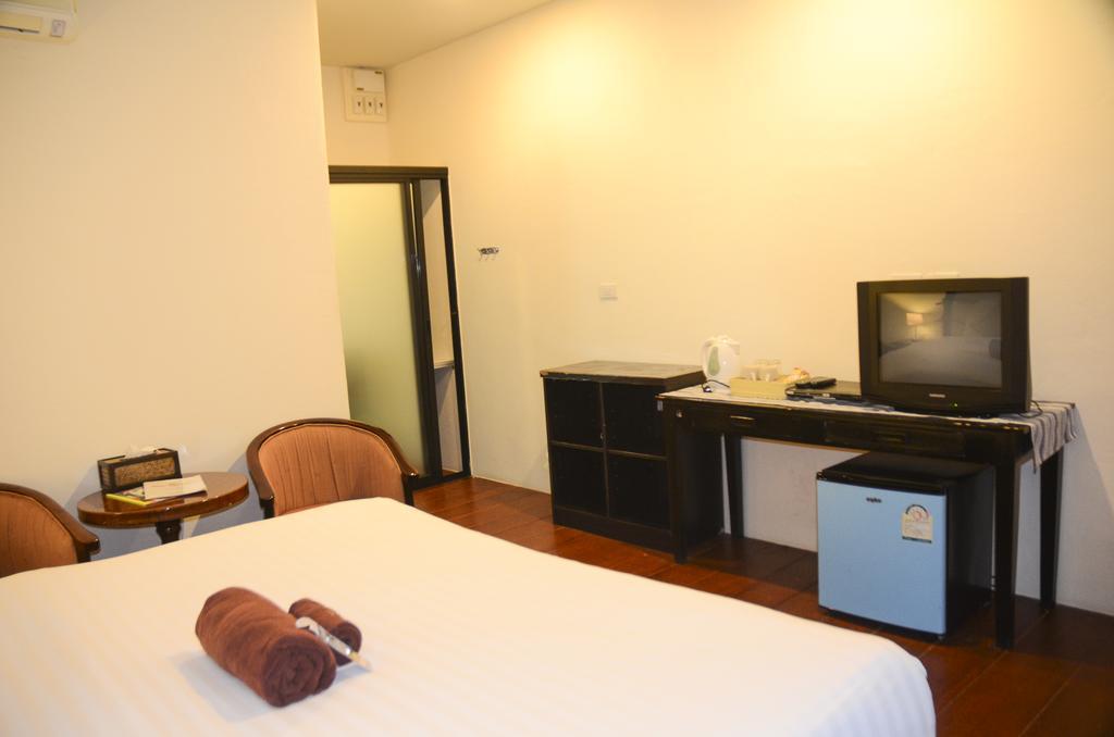ภูเก็ต มวยไทย เฮาส์ Hotel ฉลอง ภายนอก รูปภาพ