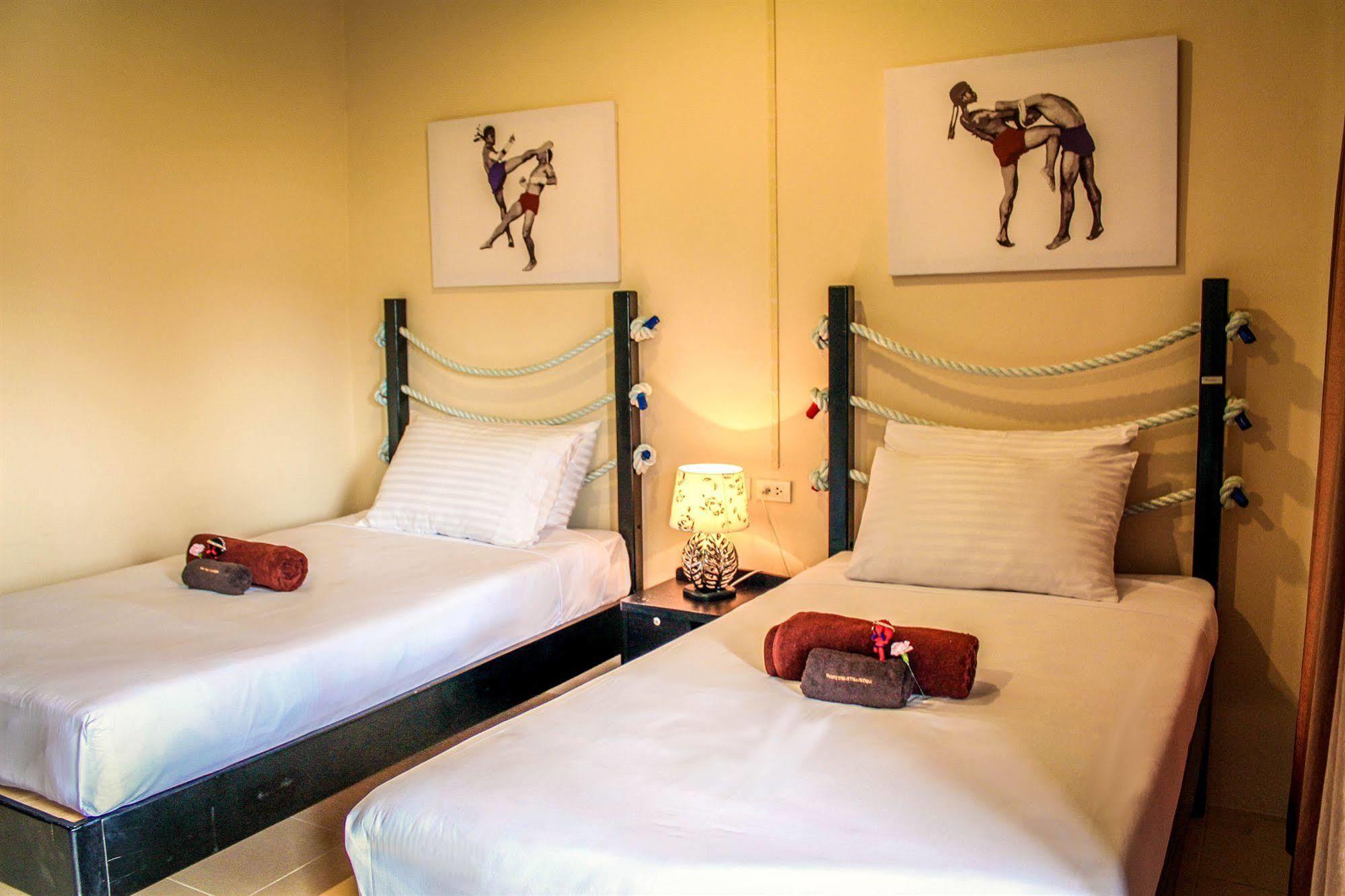 ภูเก็ต มวยไทย เฮาส์ Hotel ฉลอง ภายนอก รูปภาพ