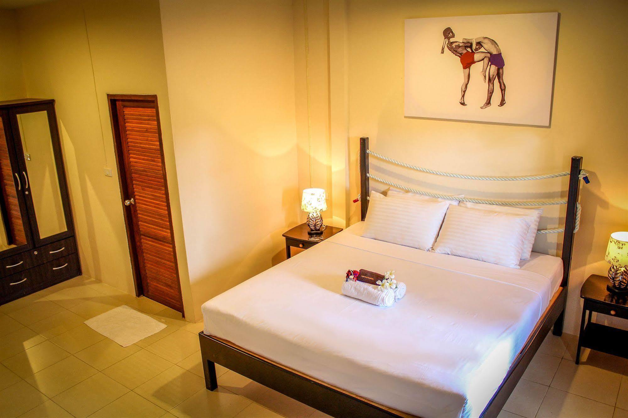 ภูเก็ต มวยไทย เฮาส์ Hotel ฉลอง ภายนอก รูปภาพ