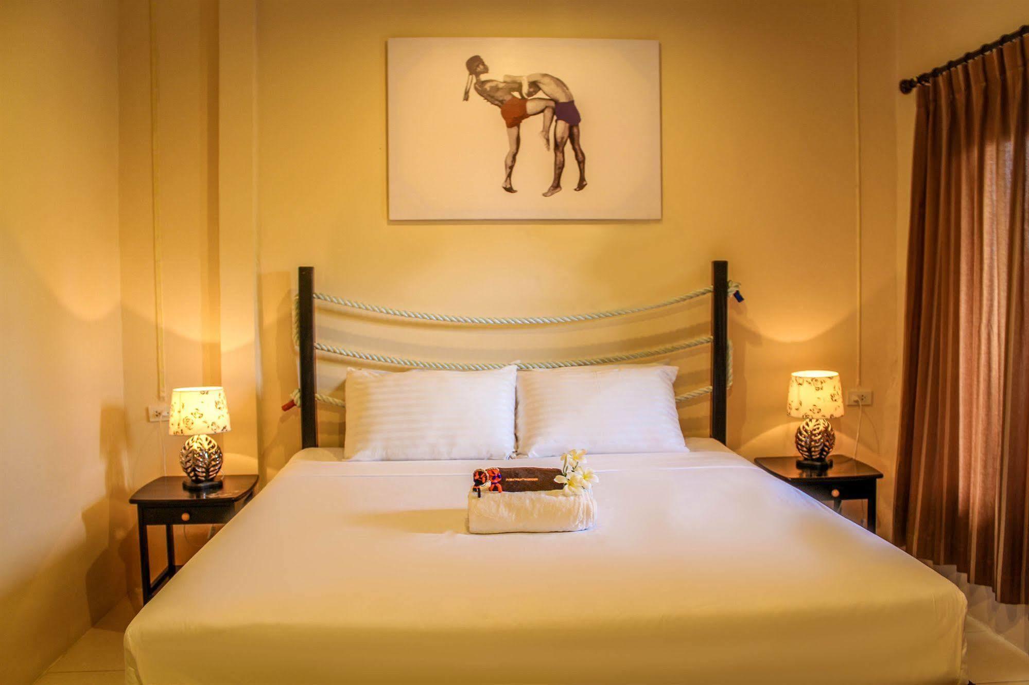 ภูเก็ต มวยไทย เฮาส์ Hotel ฉลอง ภายนอก รูปภาพ