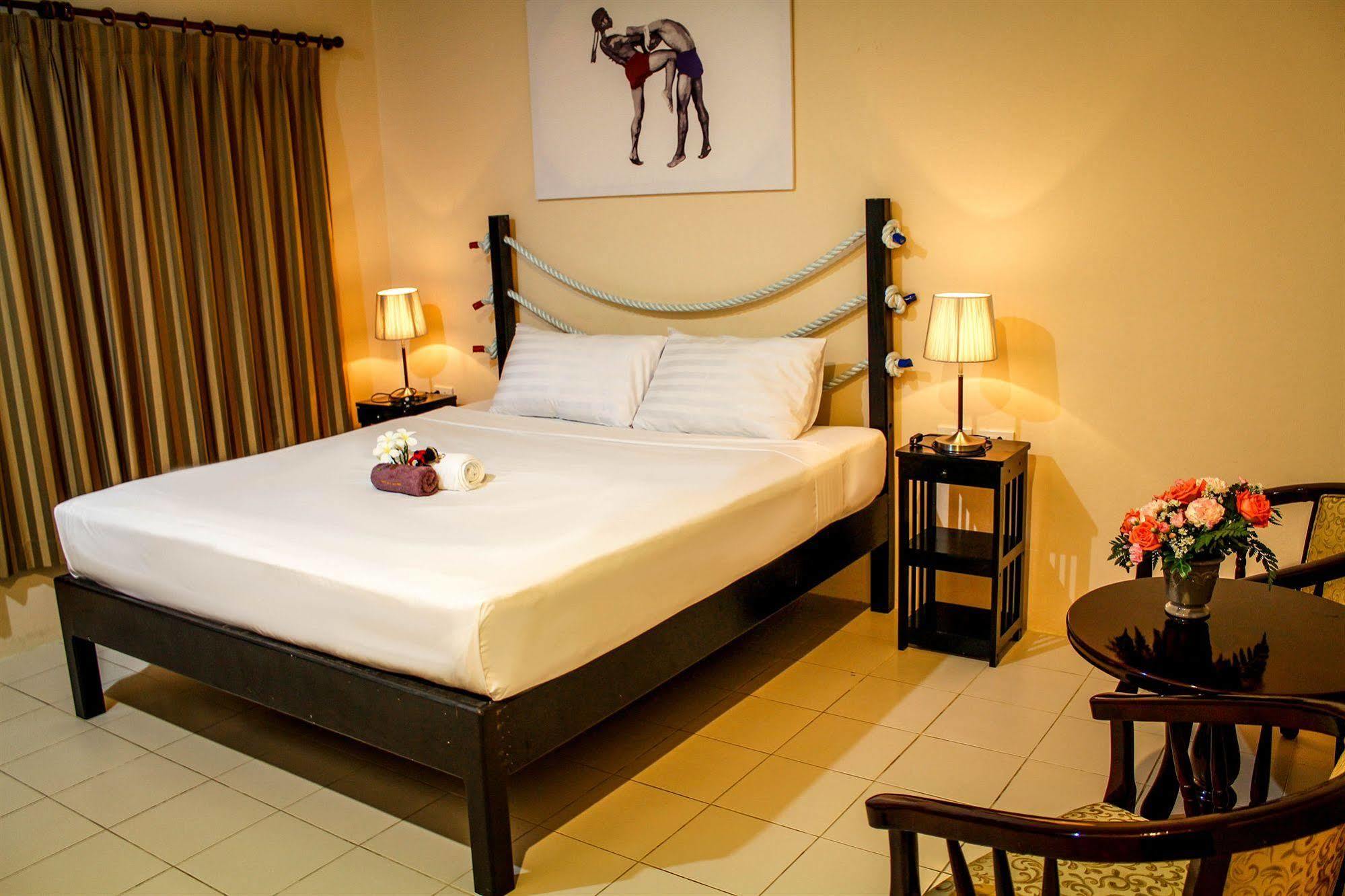 ภูเก็ต มวยไทย เฮาส์ Hotel ฉลอง ภายนอก รูปภาพ